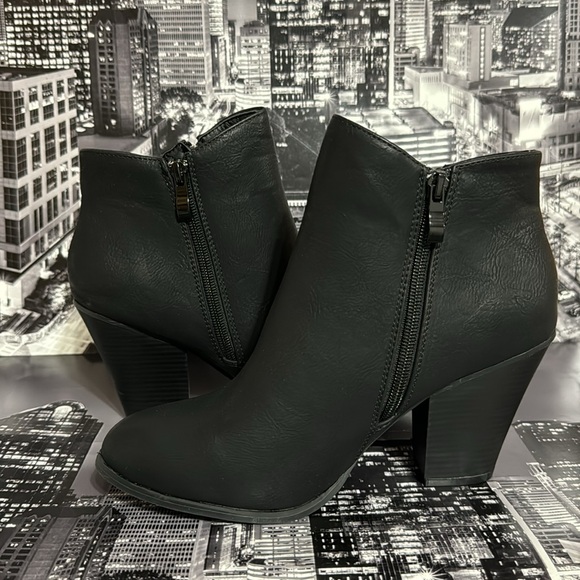 Journee Collection Womens Ankle Boots - Picture 6 of 8